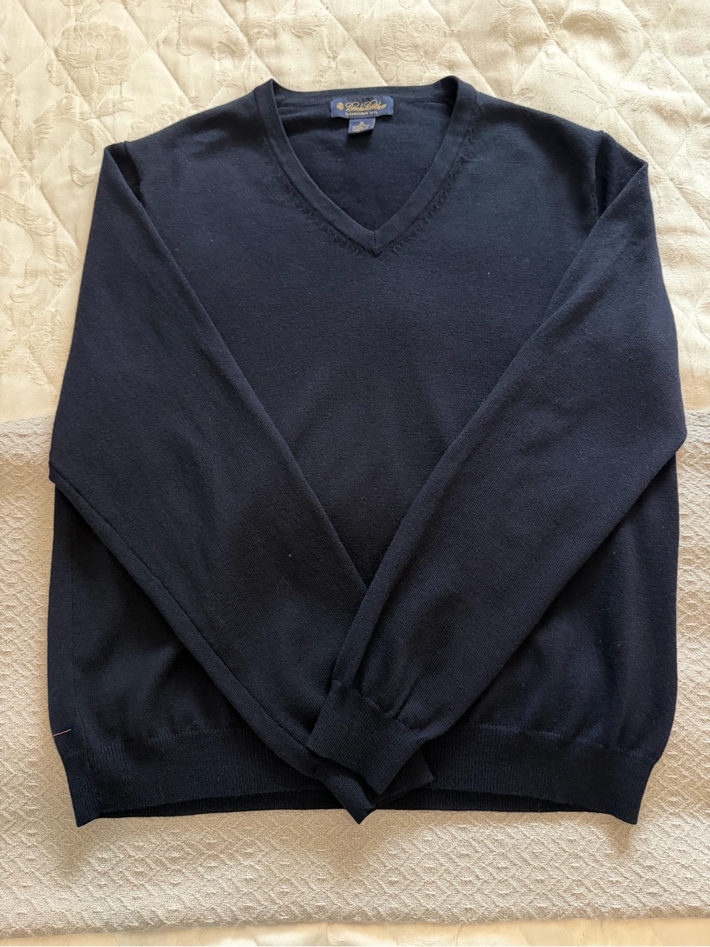 Brooks Brothers Classic men’s V-Neck Sweater - Navy size medium